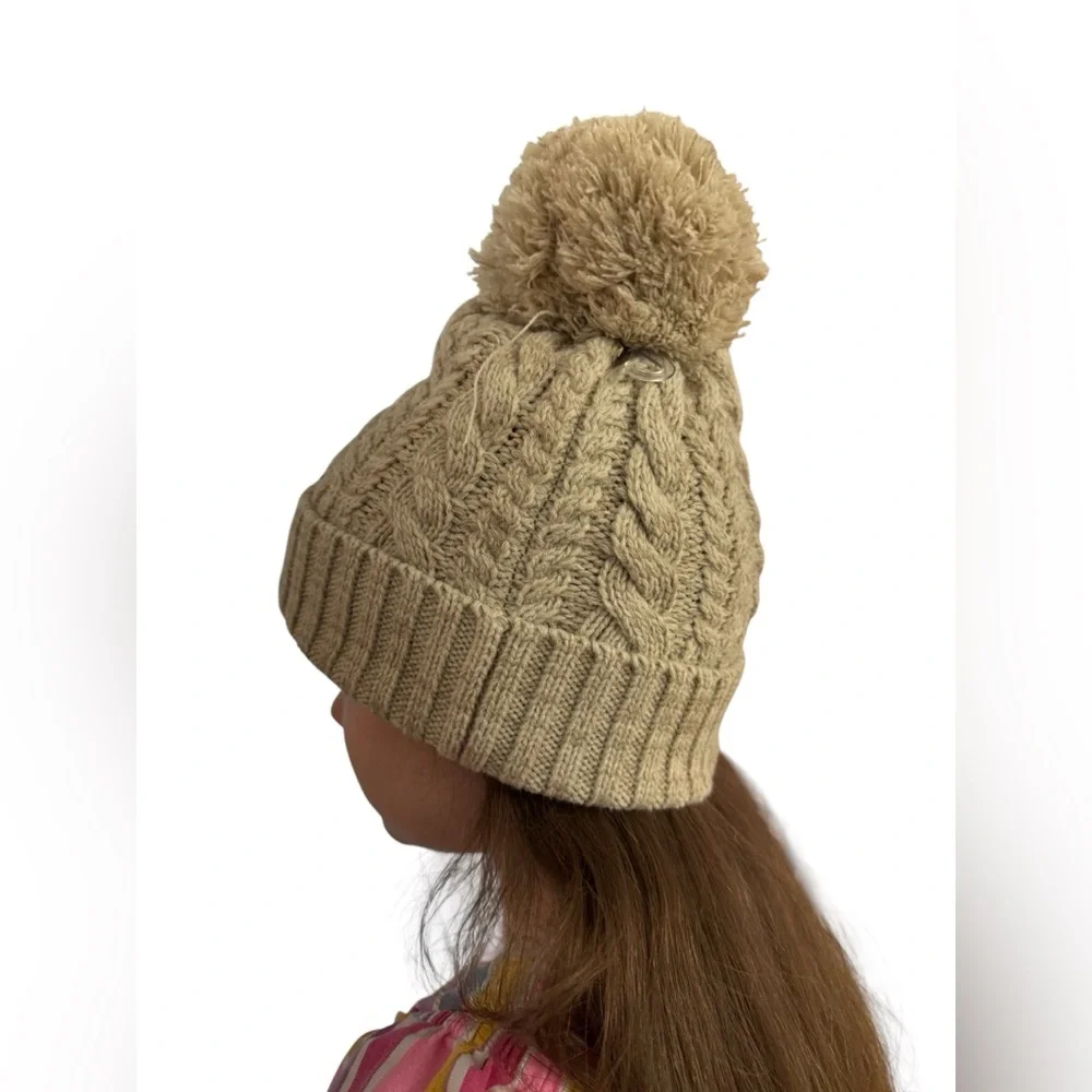 Frye & Co Cable Knit Beanie Pom Pom Hat Oatmeal NWT Fits Teens/ Small